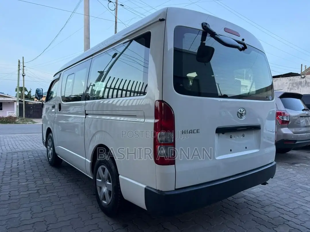 Toyota HiAce 2014 White