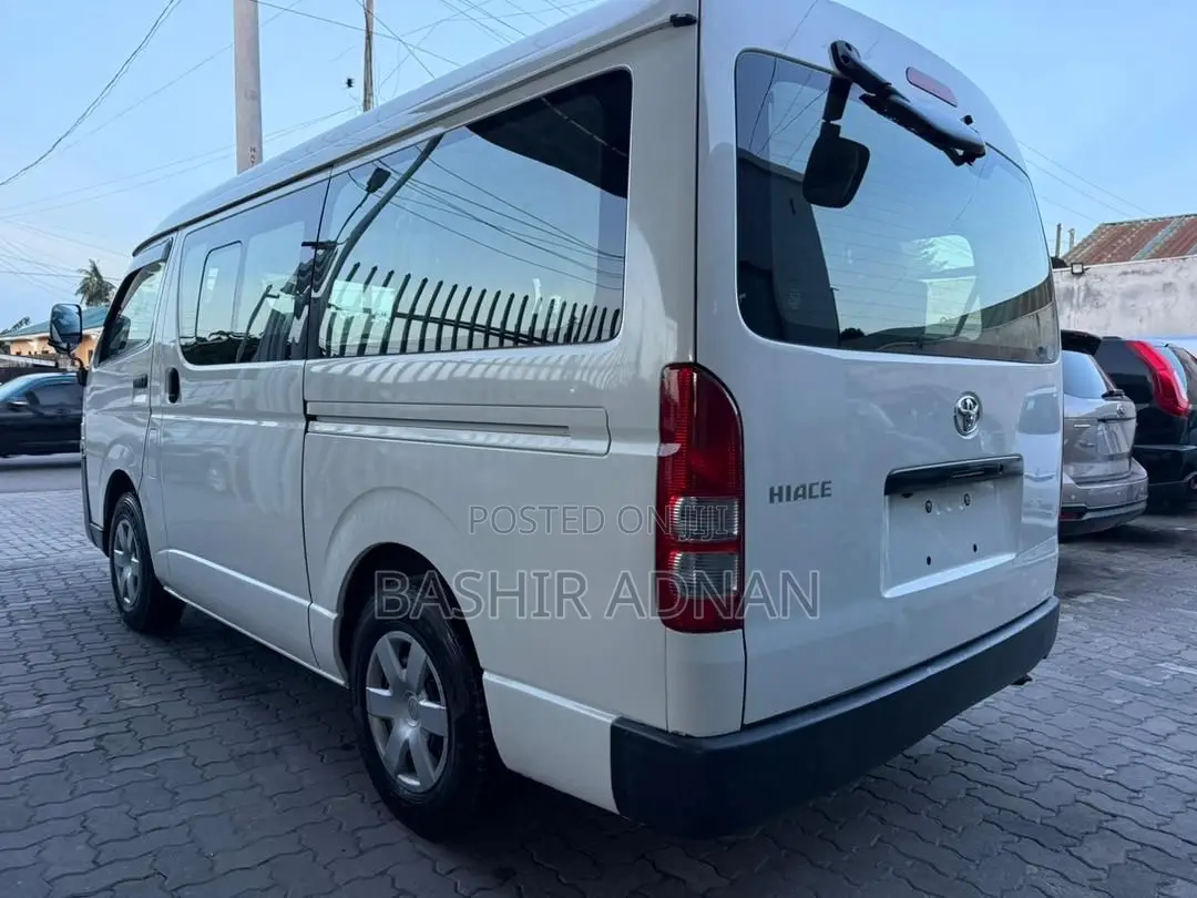 Toyota HiAce 2014 White