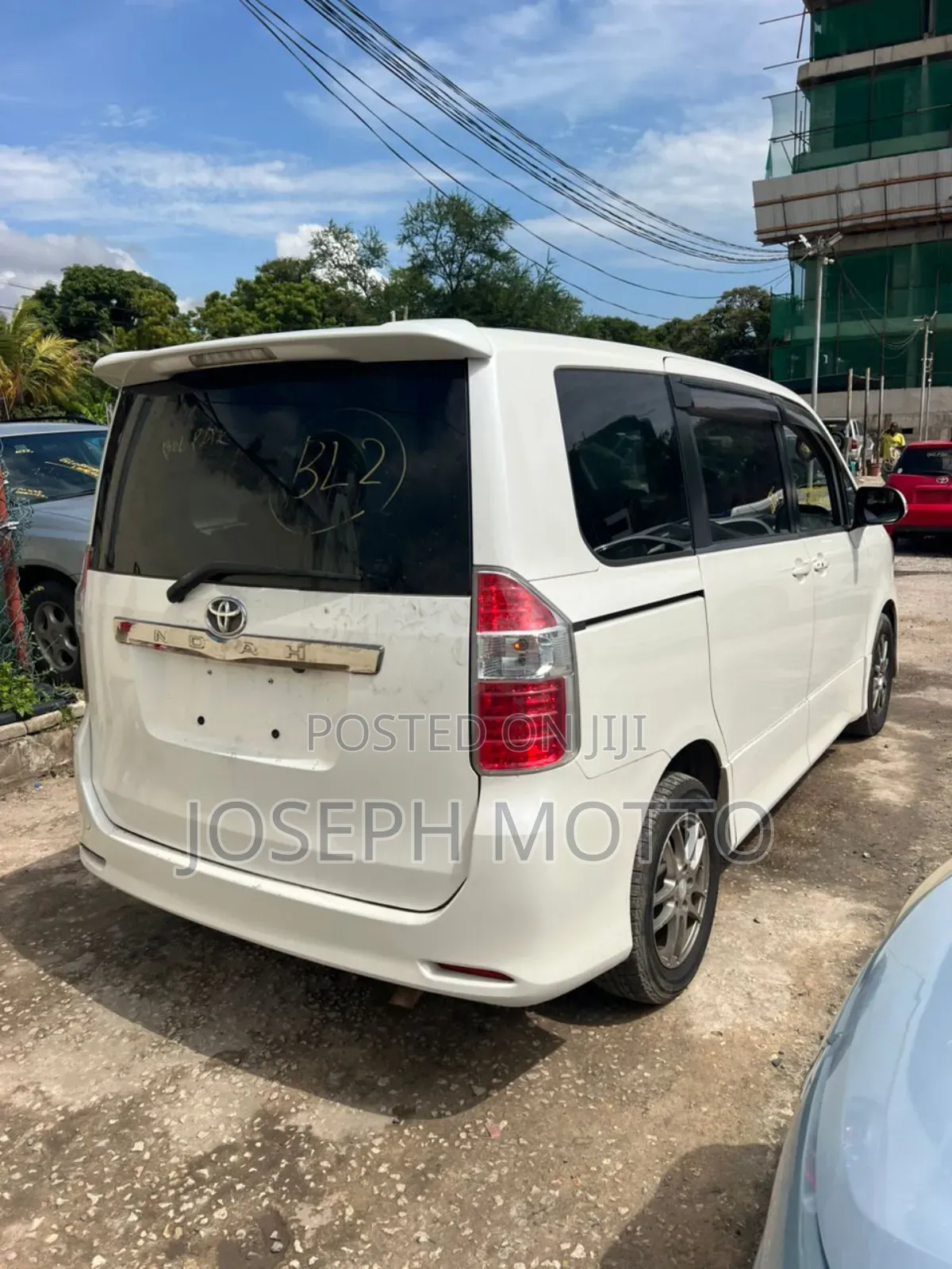 Toyota Noah 2.0 143hp AWD (8 Seater) 2008 White