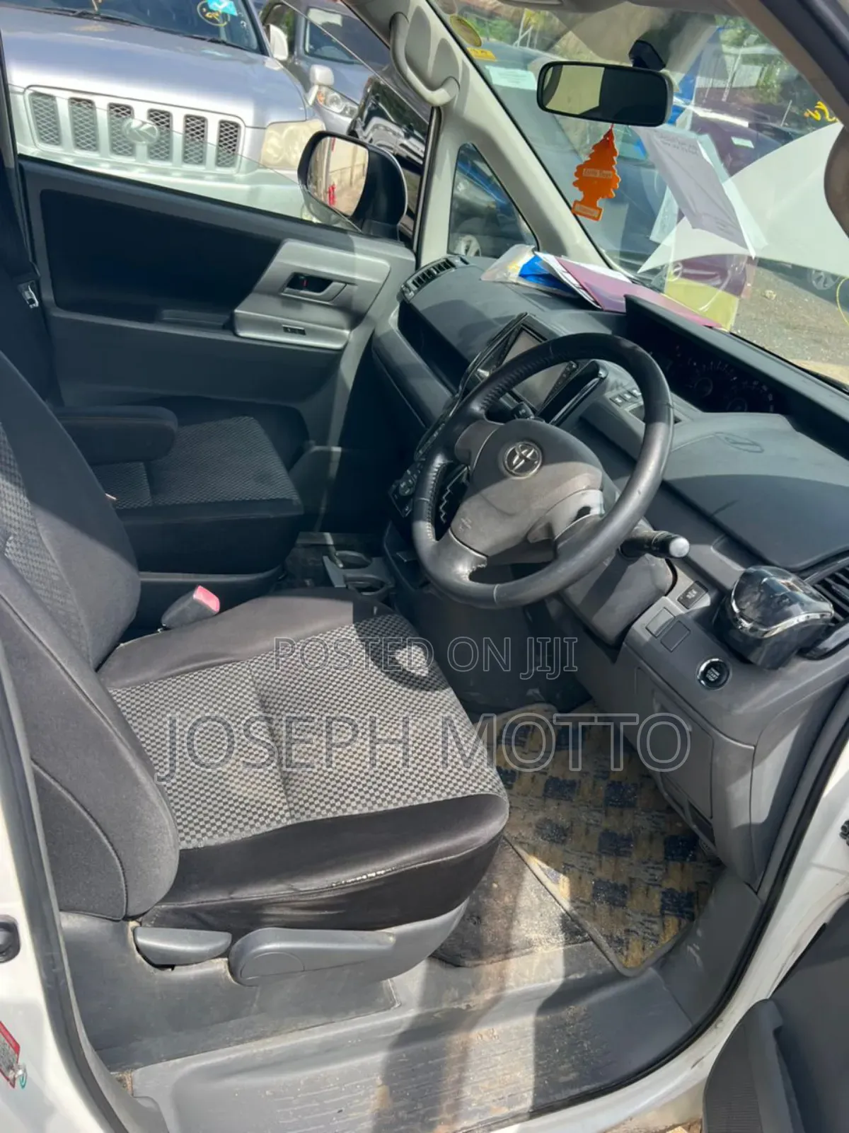 Toyota Noah 2.0 143hp AWD (8 Seater) 2008 White