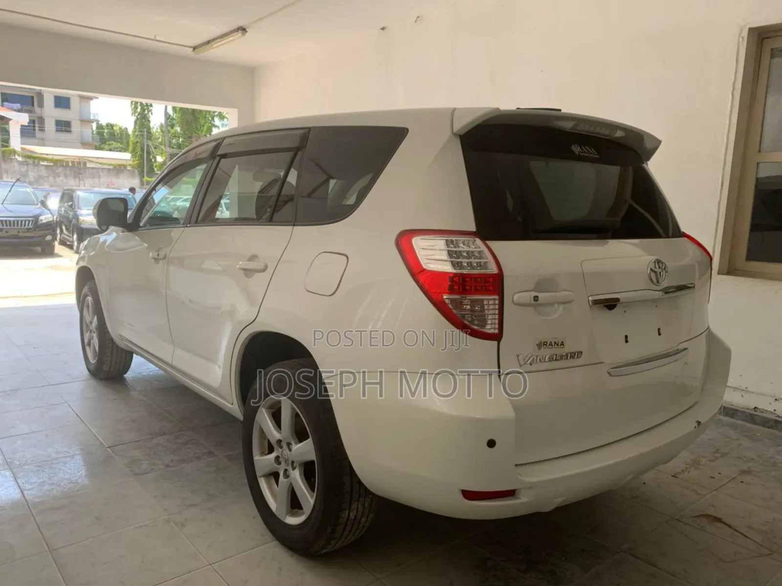 Toyota Vanguard 2010 White