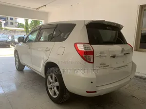 Toyota Vanguard 2010 White