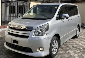 Toyota Noah 2.0 143hp FWD (8 Seater) 2008 Silver