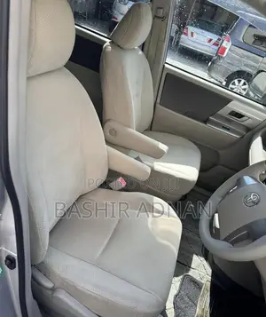 Toyota Noah 2.0 143hp FWD (8 Seater) 2008 Silver