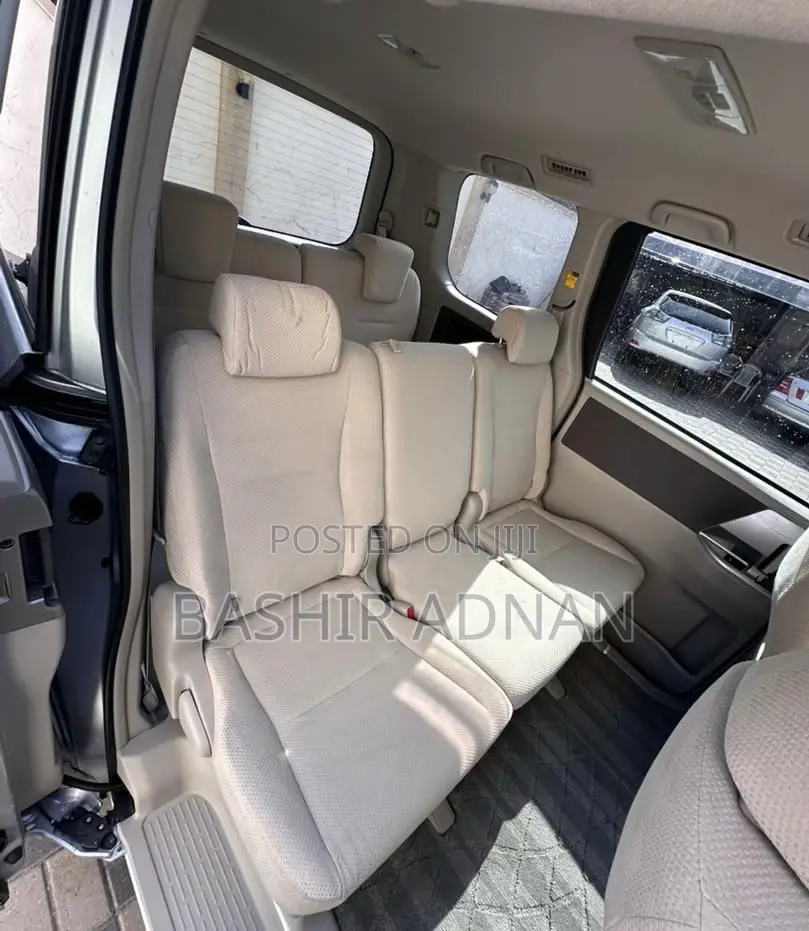 Toyota Noah 2.0 143hp FWD (8 Seater) 2008 Silver