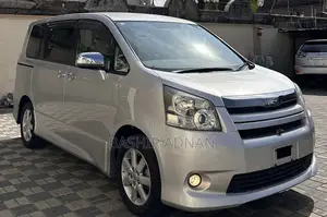 Toyota Noah 2.0 143hp FWD (8 Seater) 2008 Silver