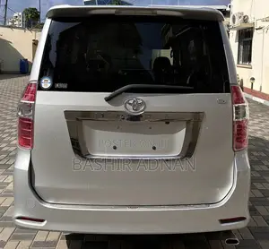 Toyota Noah 2.0 143hp FWD (8 Seater) 2008 Silver
