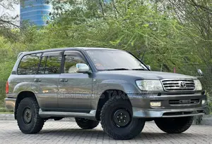 Toyota Land Cruiser 2000 Gray