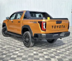 New Toyota Hilux 2025 Yellow