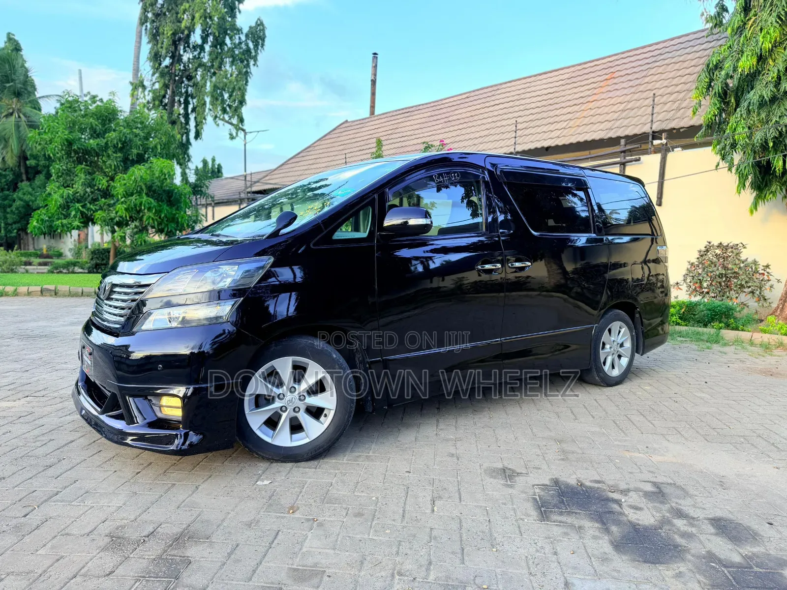 Toyota Vellfire 2010 Black
