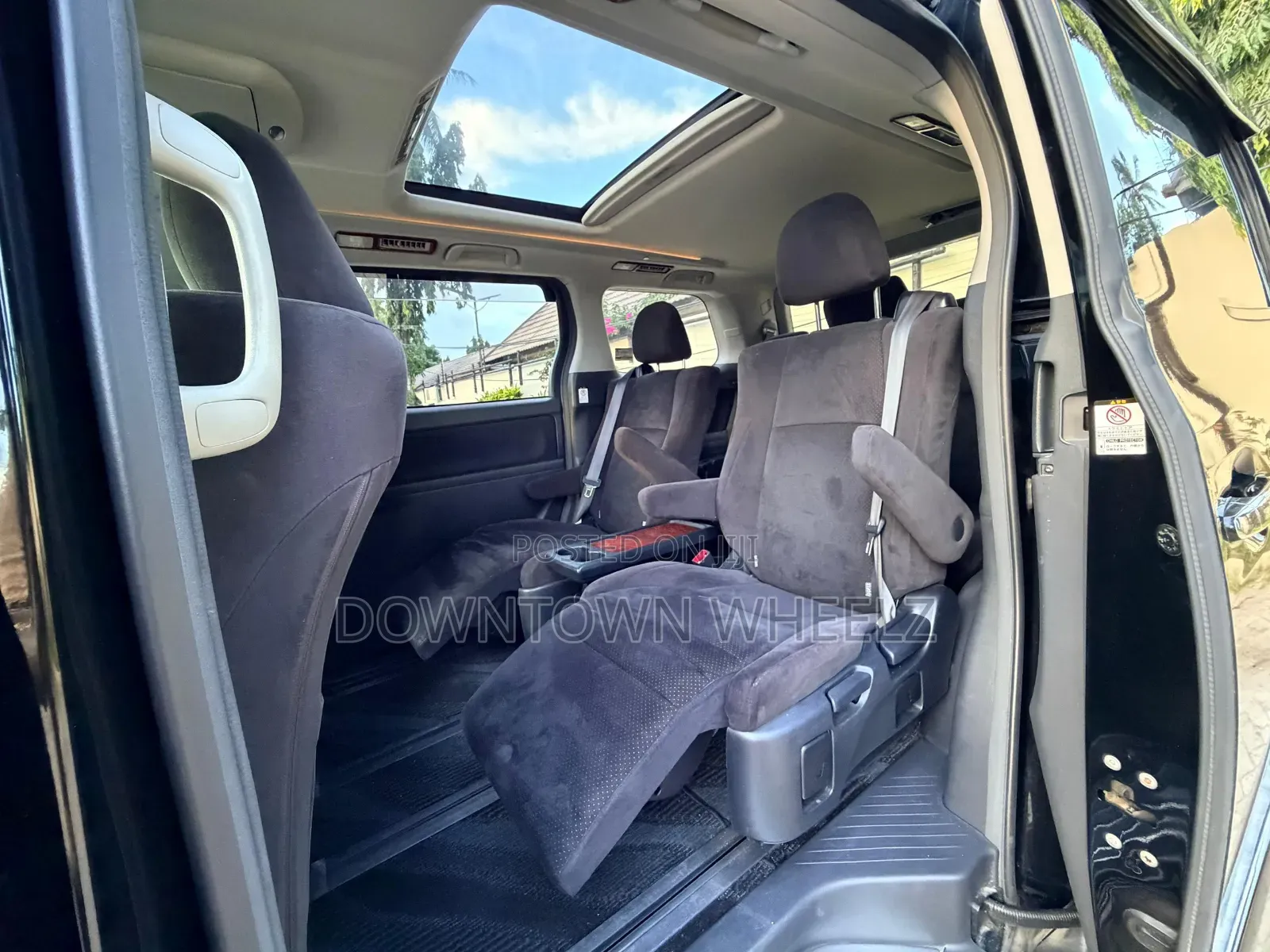Toyota Vellfire 2010 Black
