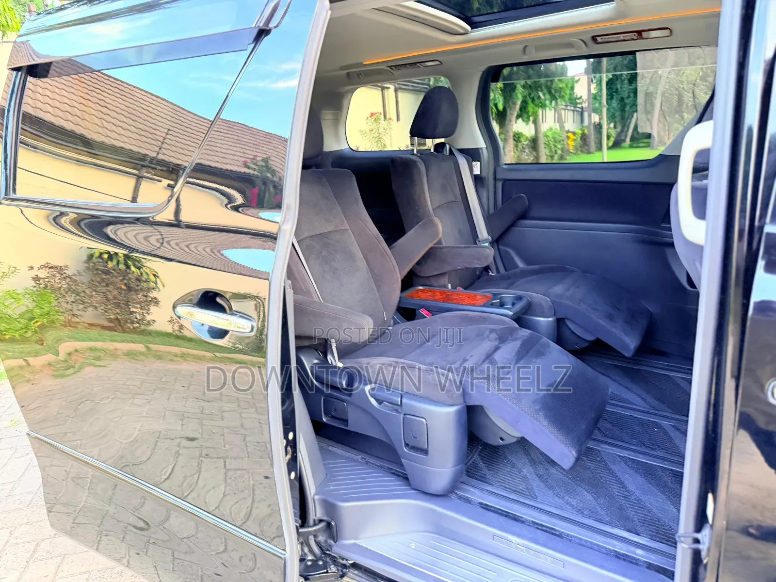 Toyota Vellfire 2010 Black