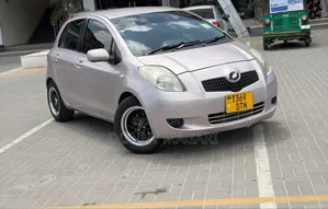 Toyota Vitz 2009 Silver