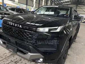 New Toyota Hilux 2025 Black