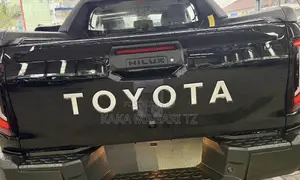 New Toyota Hilux 2025 Black