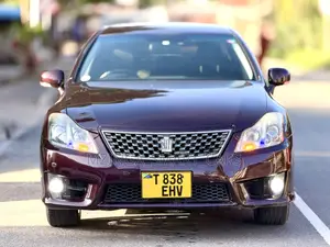 Toyota Crown 2011 Maroon