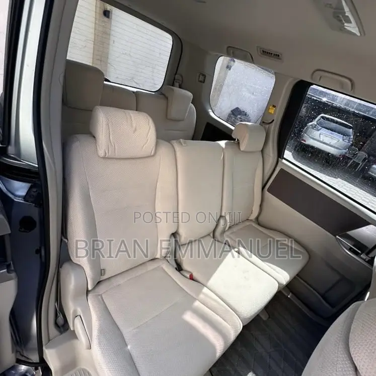 Toyota Noah 2009 Silver