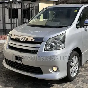 Toyota Noah 2009 Silver