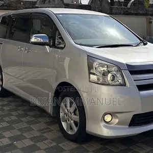 Toyota Noah 2009 Silver