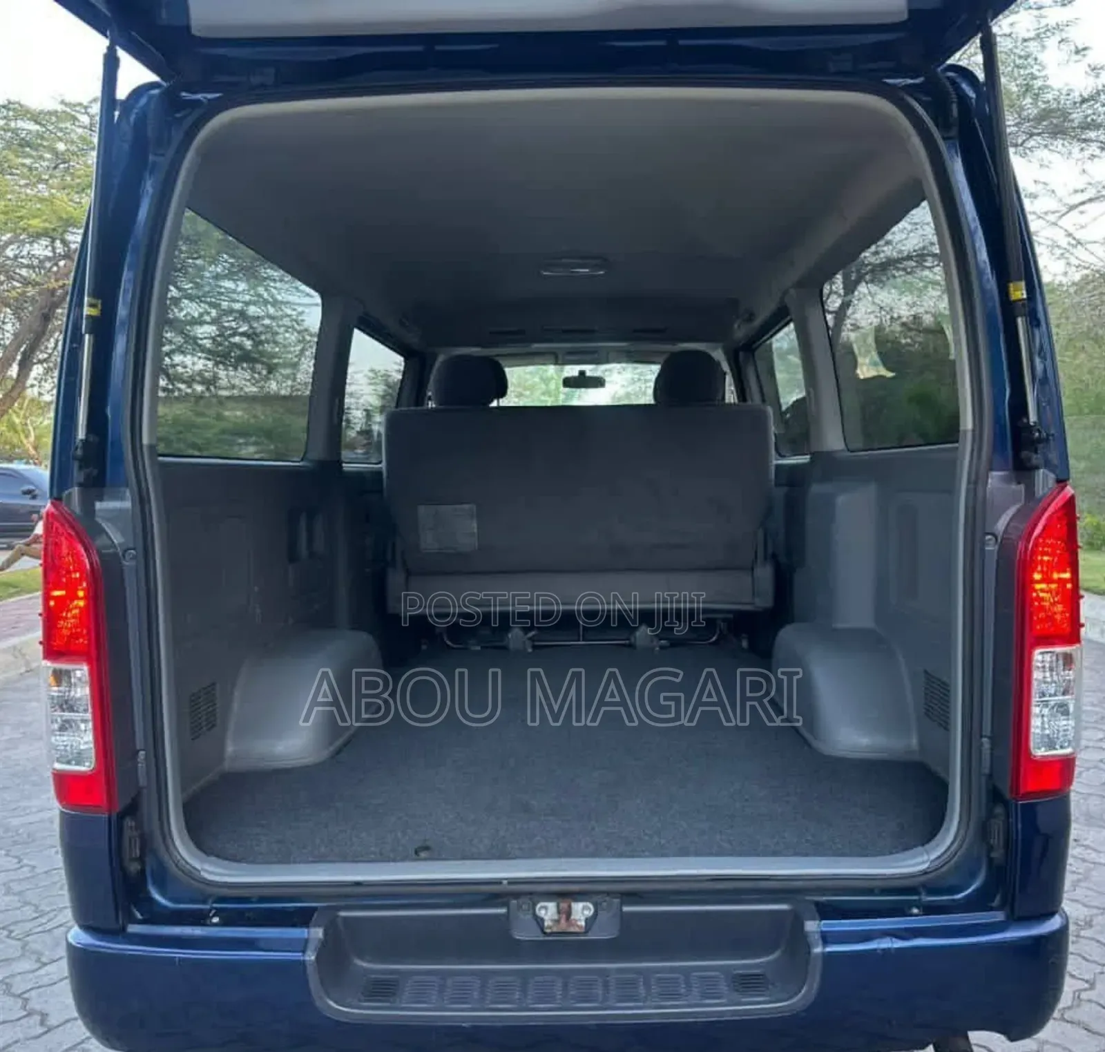 Toyota HiAce 2009 Blue