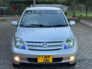 Toyota IST 2005 Silver