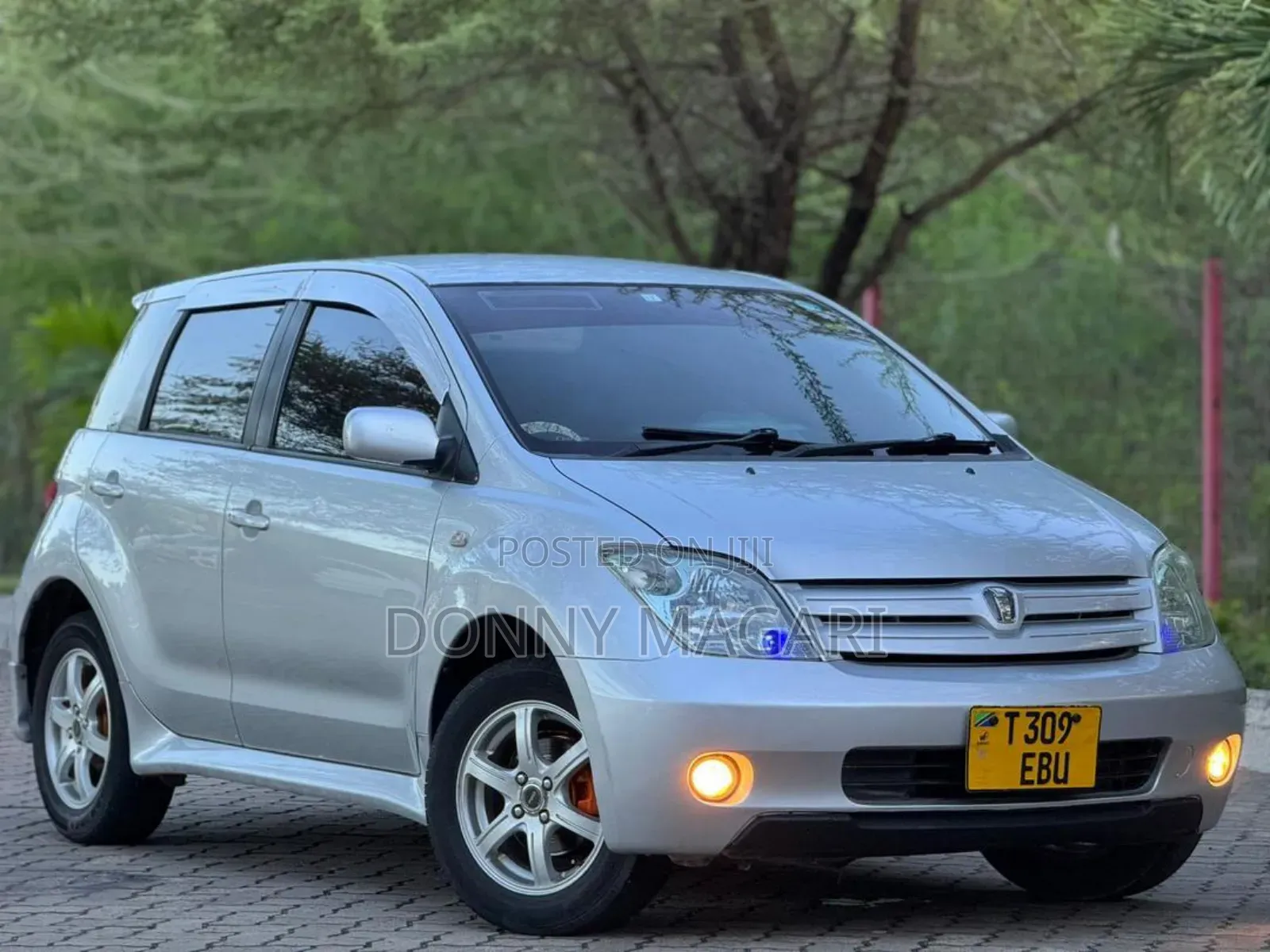 Toyota IST 2005 Silver