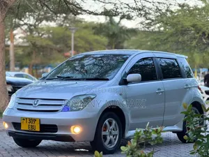 Toyota IST 2005 Silver