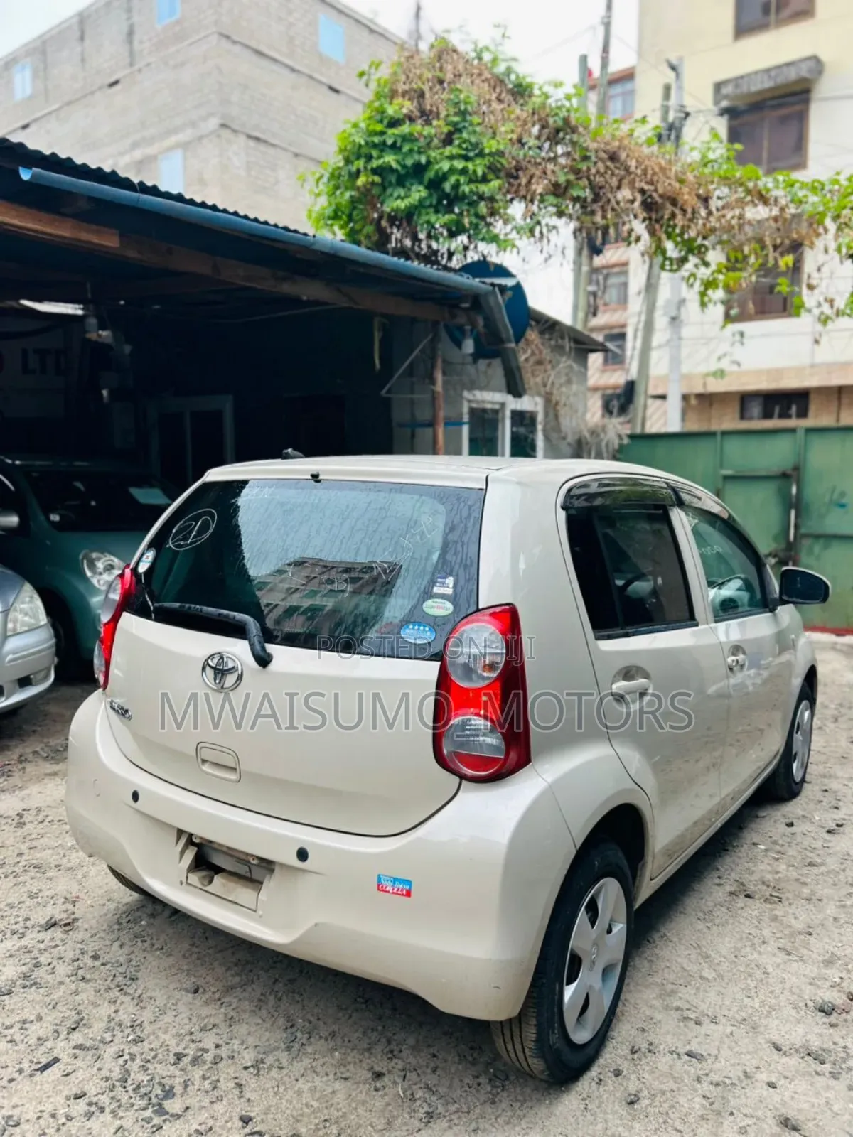 Toyota Passo 2011 Gold
