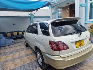 Toyota Harrier 2000 White