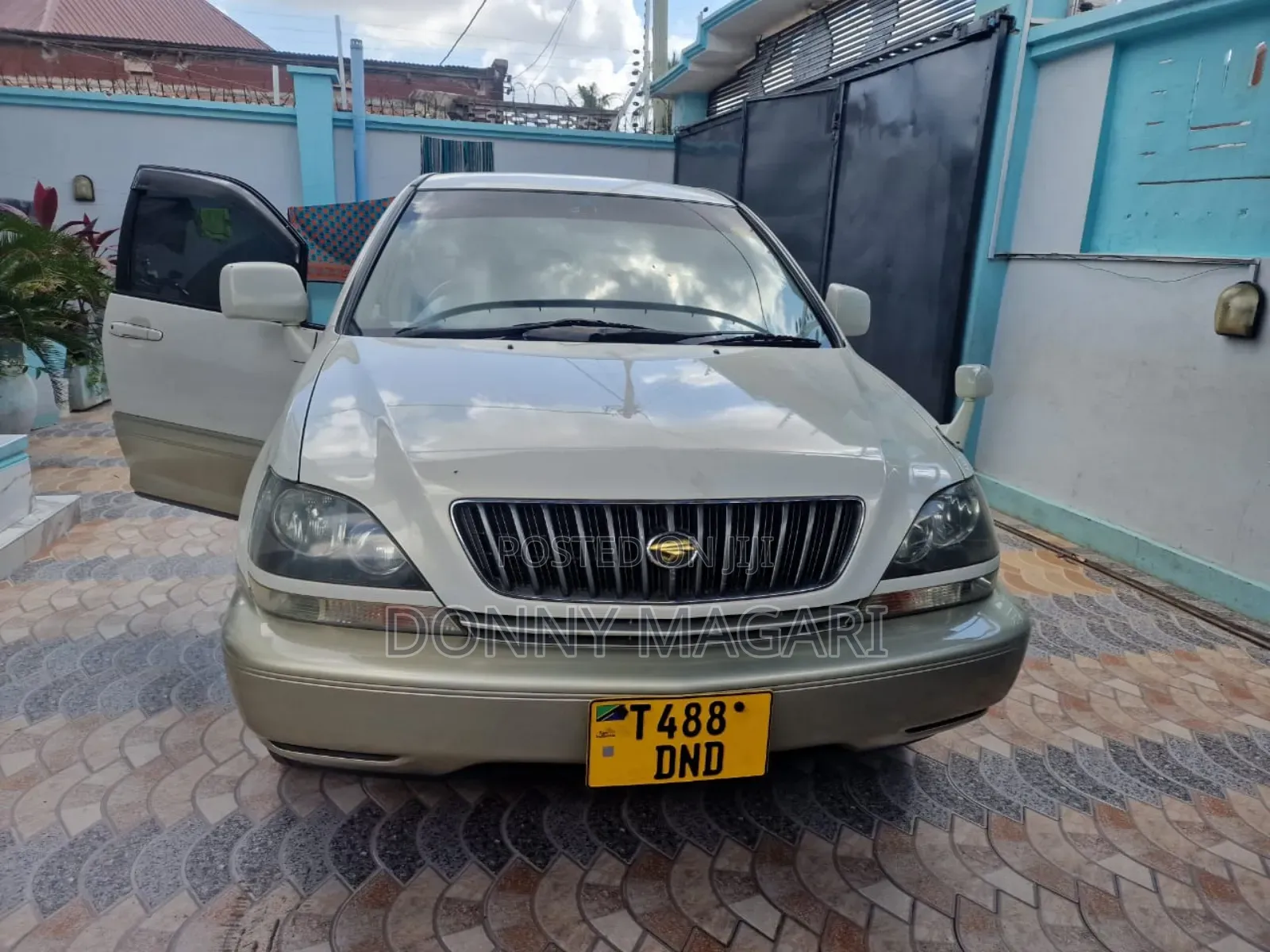 Toyota Harrier 2000 White