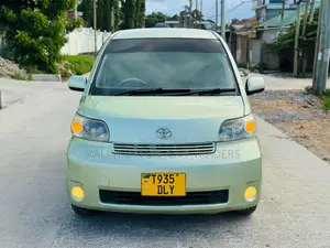 Toyota Porte 2004 Green