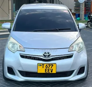 Toyota Ractis 2013 Silver