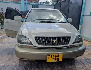 Toyota Harrier 2005 White