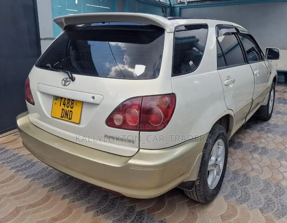 Toyota Harrier 2005 White