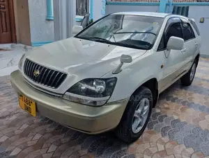Toyota Harrier 2005 White