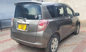 Toyota Ractis 1.5 AWD 2008 Gray