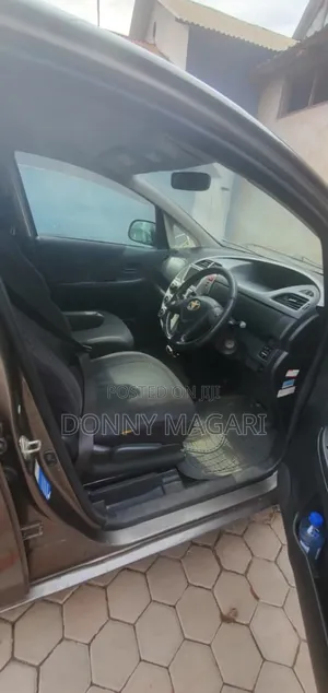 Toyota Ractis 1.5 AWD 2008 Gray