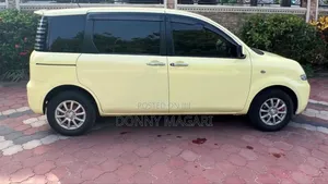 Toyota Sienta 1.5 AWD 2005 Yellow