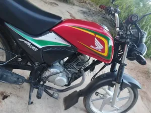 Honda CB 2025 Red