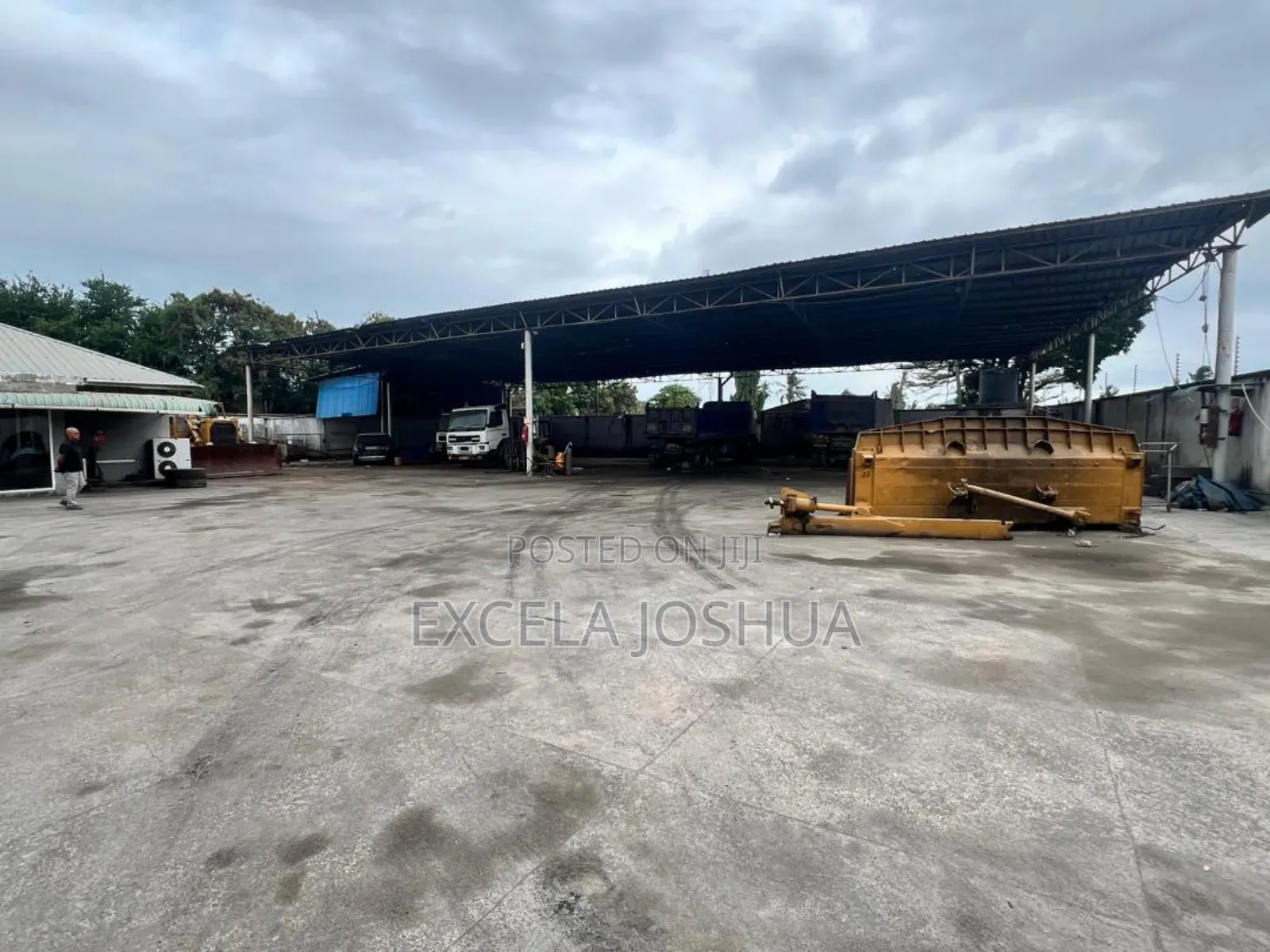 Yard Inauzwa Kurasini