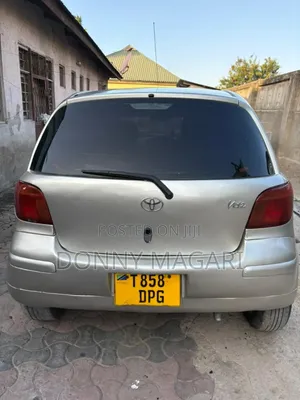 Toyota Vitz 2005 Gold