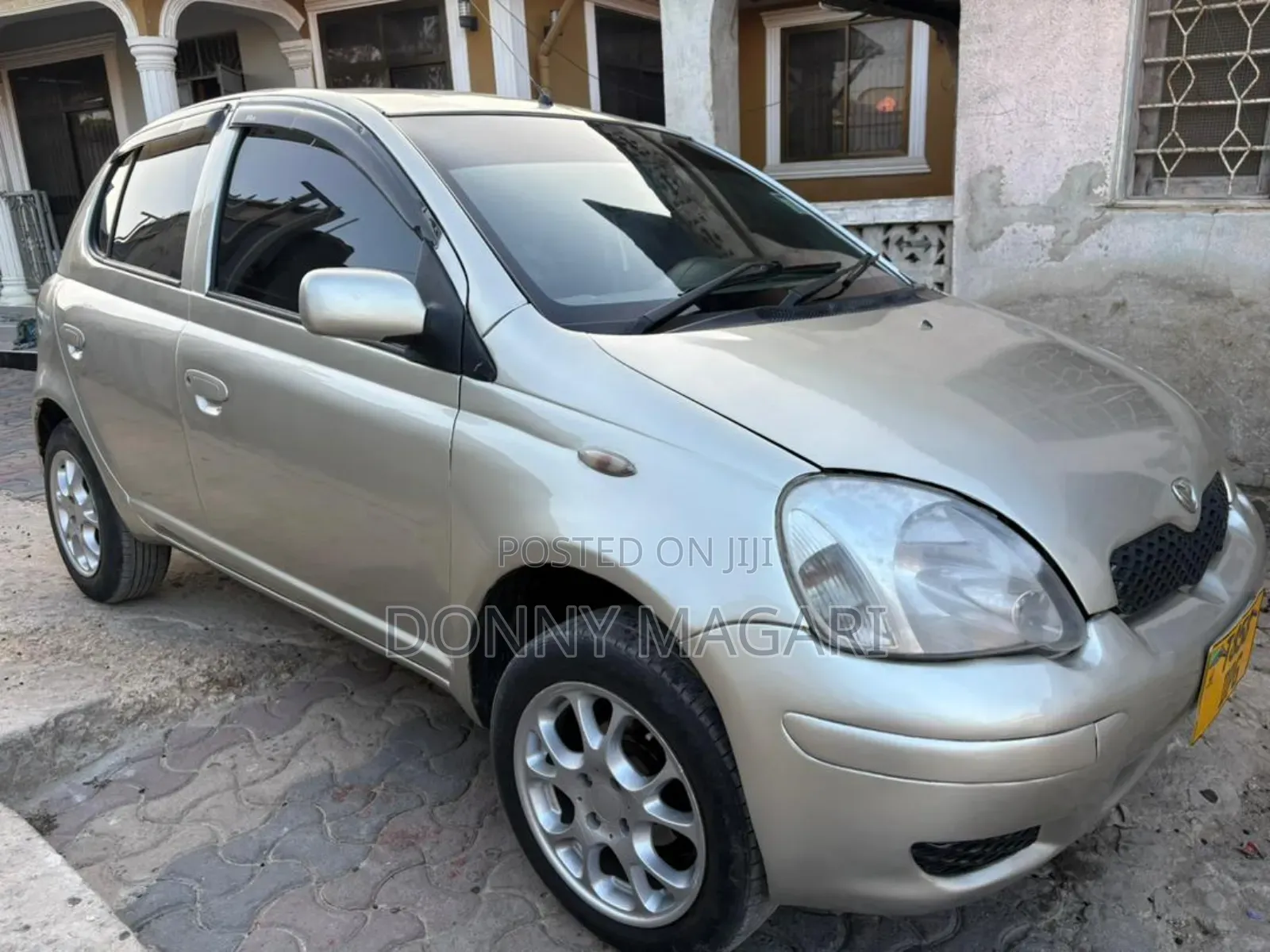 Toyota Vitz 2005 Gold