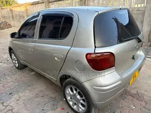 Toyota Vitz 2005 Gold