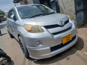 Toyota IST 2010 Silver