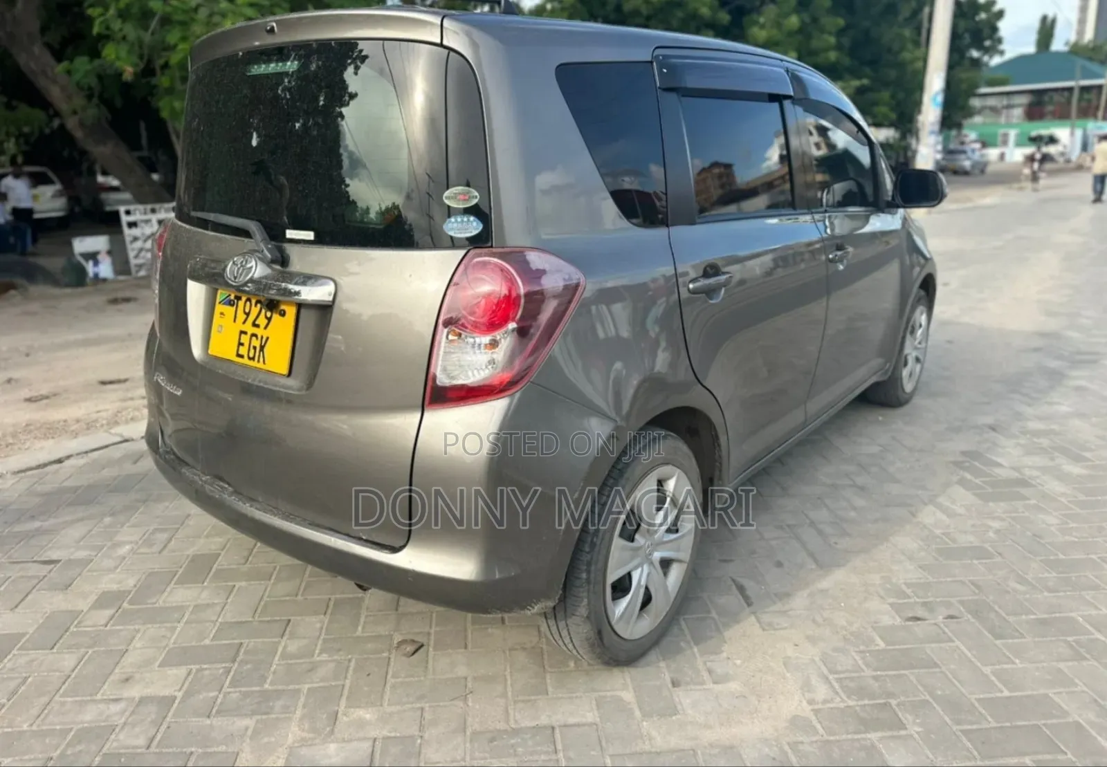 Toyota Ractis 1.5 AWD 2009 Gray