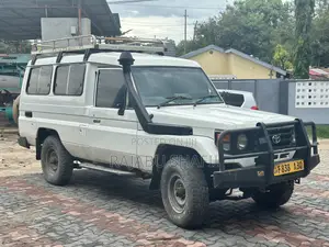 Toyota Land Cruiser 90 1997 White