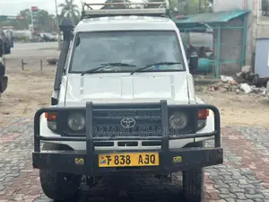 Toyota Land Cruiser 90 1997 White