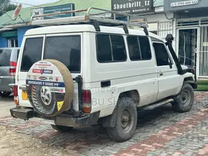 Toyota Land Cruiser 90 1997 White