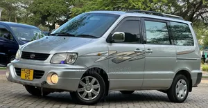 Toyota Noah 2003 Silver