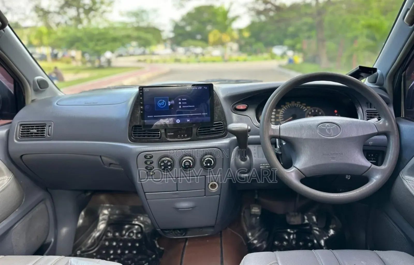 Toyota Noah 2003 Silver